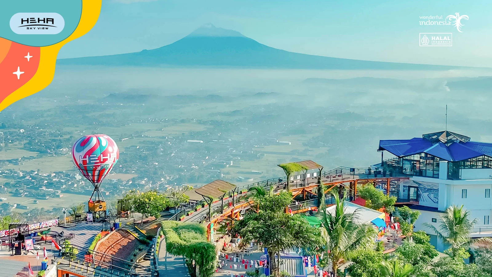 Pemandangan gemerlap kota malam hari dari dek HeHa Sky View